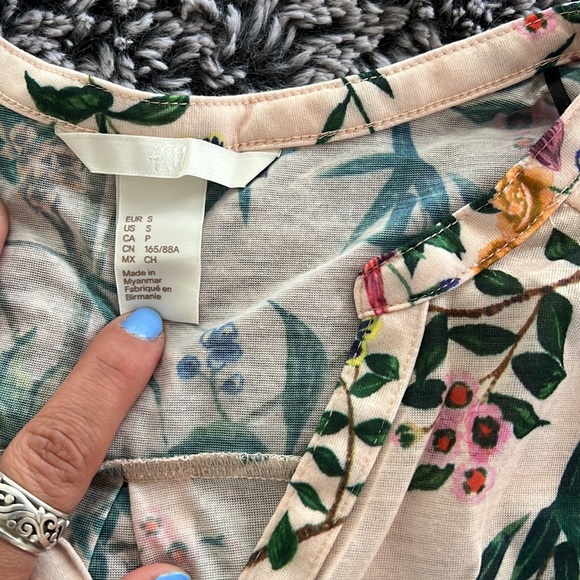 H&M Breathable Blouse - Picture 3 of 8